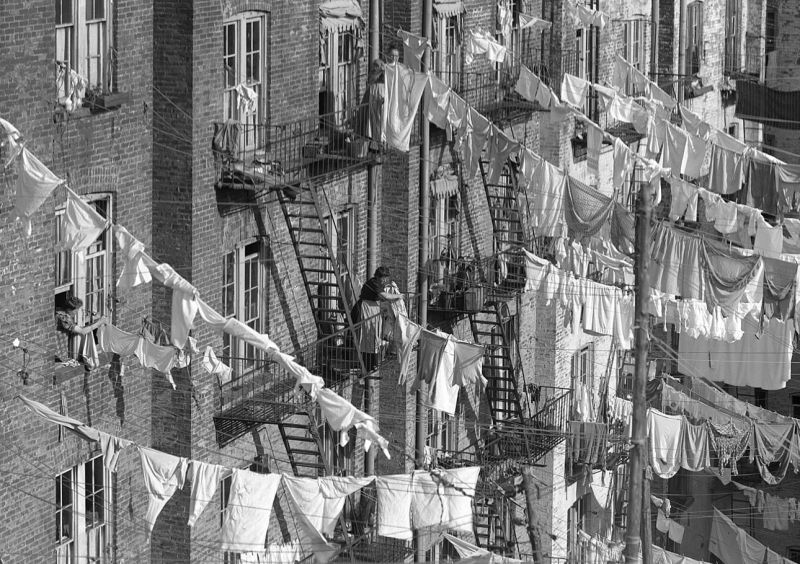 zobrazit detail historického snímku: Vyprané prádlo.