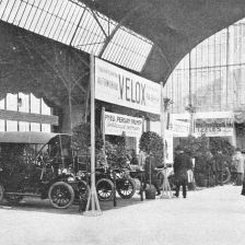Z pražského autosalonu automobilového: výstava automobilů „Velox“.