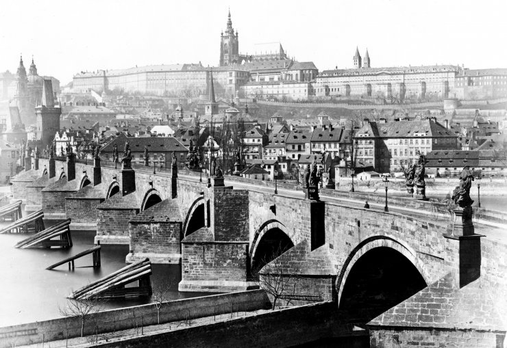 zobrazit detail historického snímku: Praha.