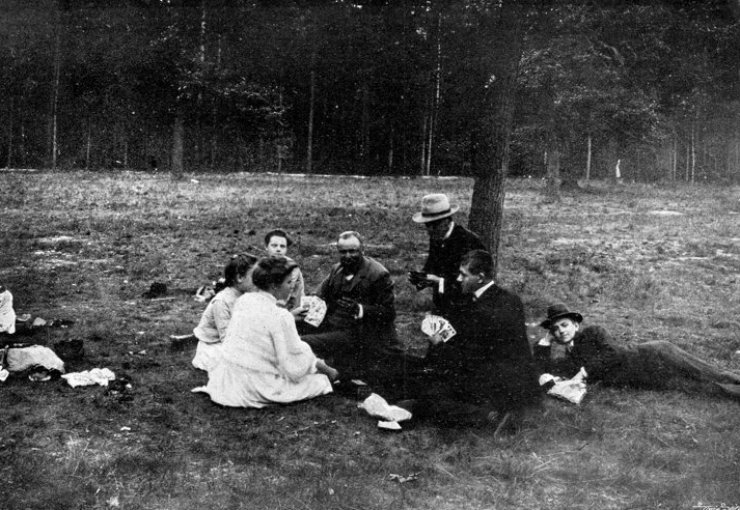 zobrazit detail historického snímku: Nedělní odpoledne ve Hvězdě