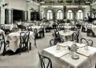 Restaurace, kde už před 110 lety hosty místo číšníků obsluhovaly stroje: Trápí vás pomalá obsluha v restauraci? Článek…
