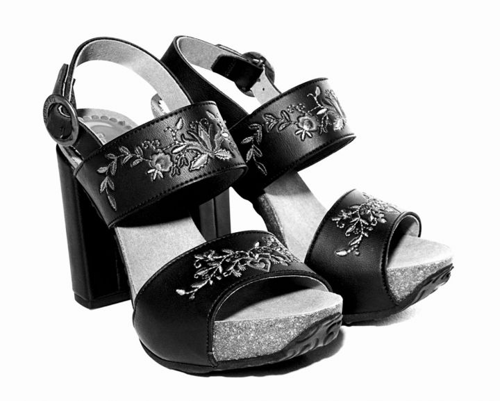 Desigual černé sandály na podpatku Carioca Tina. - klikněte pro zobrazení detailu