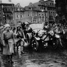 Automobil Masarykův 21. XII 1918 na Staroměstském náměstí.