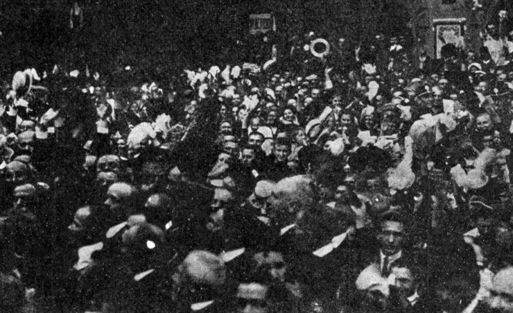 zobrazit detail historického snímku: V České Třebové přijímal pan president audience ve vlaku.