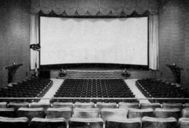 zobrazit detail historického snímku: Promítací sál v kině.