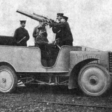 Dělový obrněný automobil na balony a aeroplany.