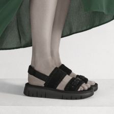 Sandály na platformě a žabky - trendy, které budou dominovat v nadcházejících sezónách
