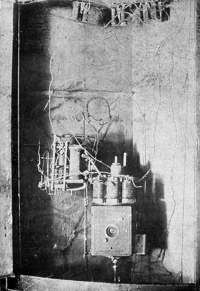 zobrazit detail historického snímku: Kleptograf, přístroj  na fotograf. zachycování zlodějů.
