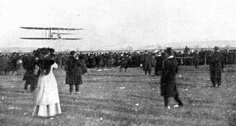 zobrazit detail historického snímku: První vzlet dynamického letadla v Praze 2. ledna 1910.