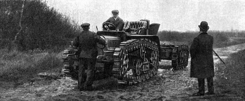 zobrazit detail historického snímku: Chodící automobil při pokusech v táboře aldershotském.