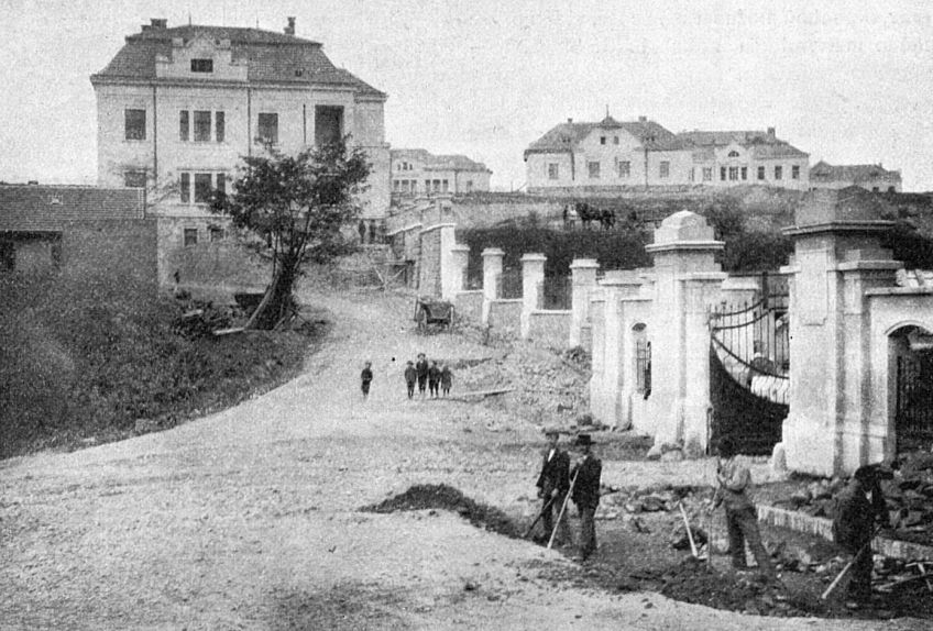 Jak se stavěla psychiatrická nemocnice v Bohnicích a proč jí bylo tak moc potřeba?: Psychiatrie v Bohnicích je známá dodnes. Historický…