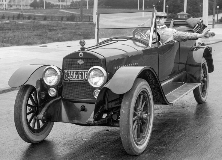 zobrazit detail historického snímku: Řidič automobilu.