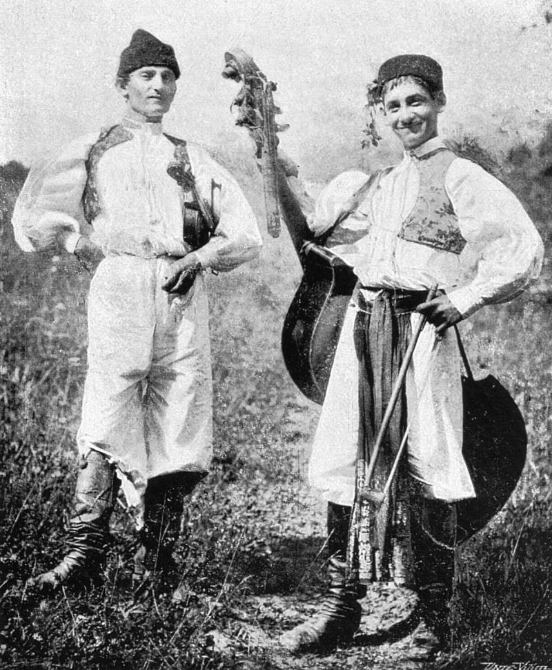 zobrazit detail historického snímku: Cikán Jožka se synem hudcem.