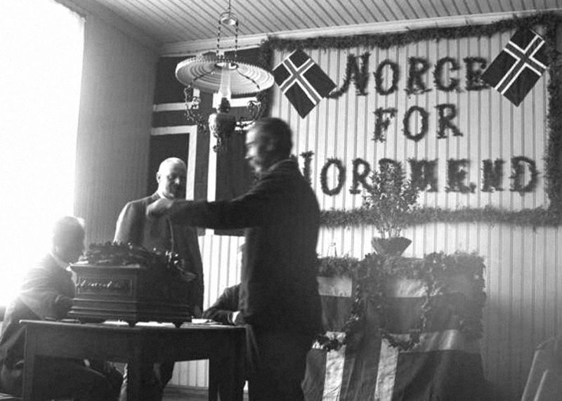 zobrazit detail historického snímku: Hlasování o rozluce Norska od Švédska.