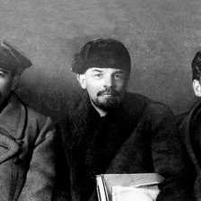 Ruští bolševici Stalin, Lenin a Kalinin.