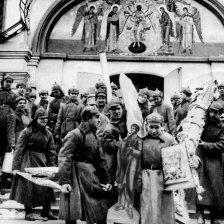 Bolševici drancují kostel.