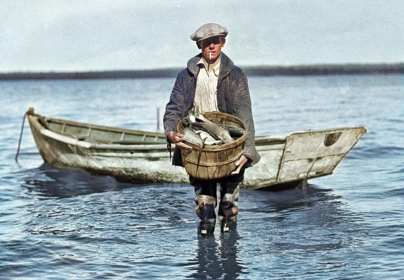 zobrazit detail historického snímku: Rybář.