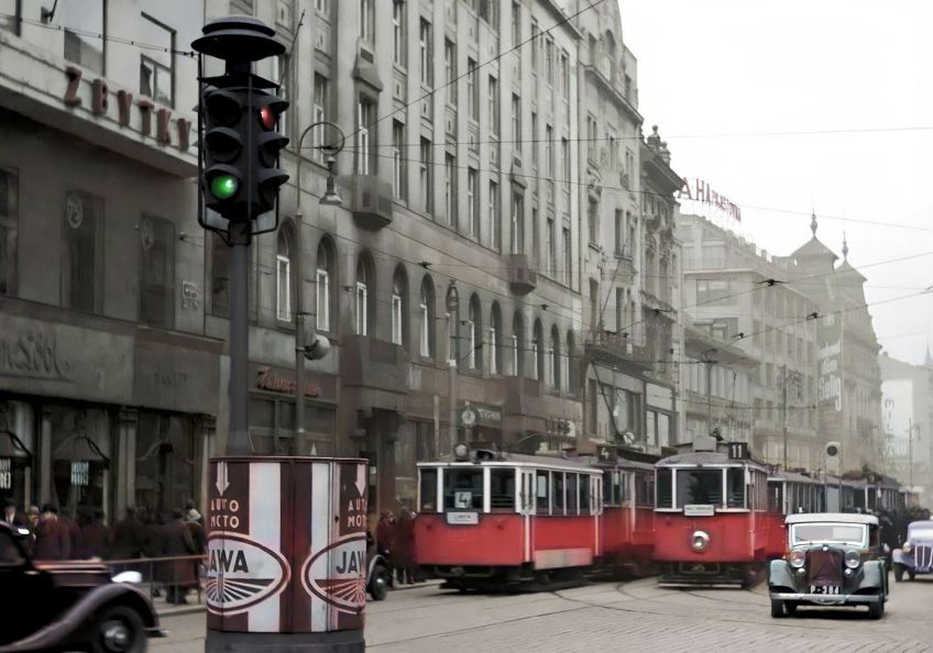 Rok 1928: Jak se osvědčil první semafor v Praze? Rok 1928: Jak se osvědčil první semafor v Praze?: Semafory, nebo chcete-li světelnou signalizaci, dnes…