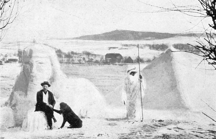 zobrazit detail historického snímku: „Egyptské stavby“ sněhové v Jičíněvsi.