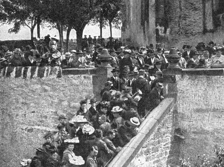 zobrazit detail historického snímku: Skákavé procesí v Echternachu.