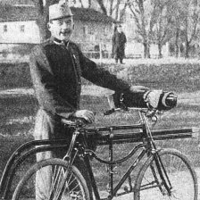 retro fotografie Bicykl — nový dopravný prostředek v rakouské armádě.