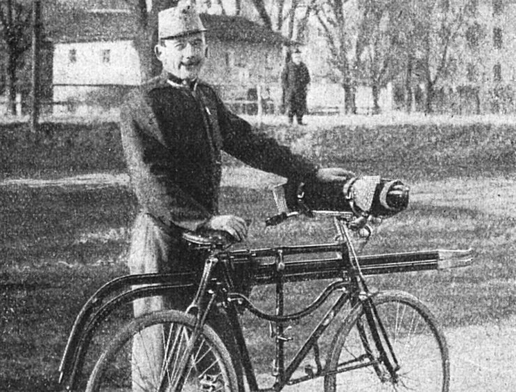 zobrazit detail historického snímku: Bicykl — nový dopravný prostředek v rakouské armádě.