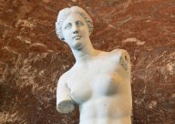 Jak přišla Venuše Mélská o své ruce?: Venuše Mélská je známá starořecká socha,...