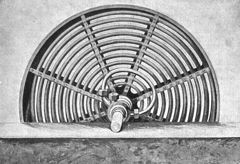 zobrazit detail historického snímku: Motorový setrvačník sloužící zároveň jako chladič.