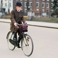 Úředník na kole.