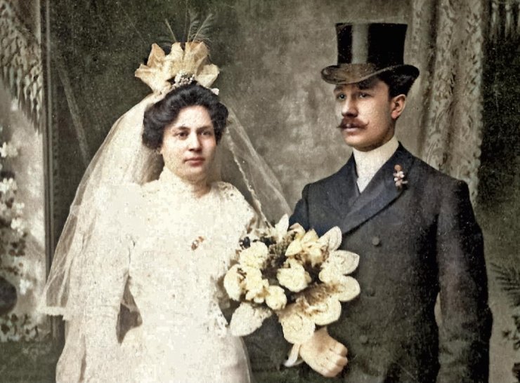 zobrazit detail historického snímku: Svatební památeční fotografie.
