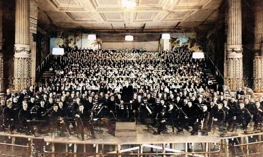 Rok 1923: Protesty hudebníků proti vysílání hudby v rádiu: S výjimkou čistě zpravodajských rozhlasových stanic…