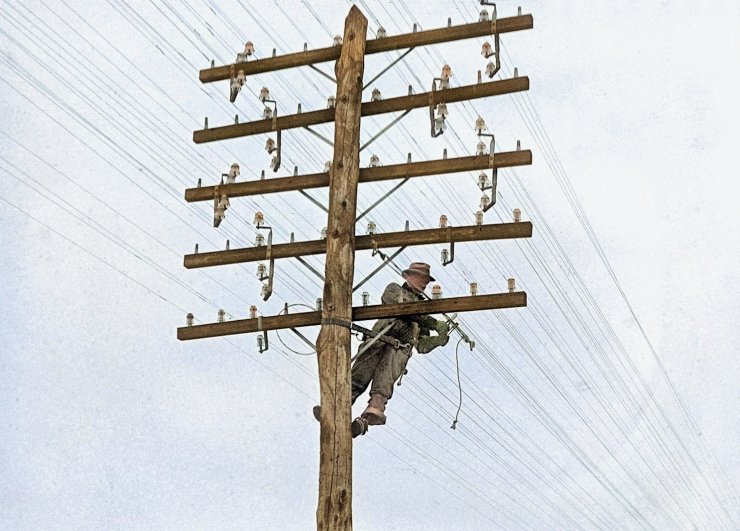 zobrazit detail historického snímku: Telefonní sloup.