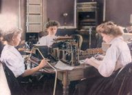 Rok 1911: Pomník ženě, která za války jako telegrafistka prokázala mimořádnou odvahu: Telegraf byl vynález, který radikálně...