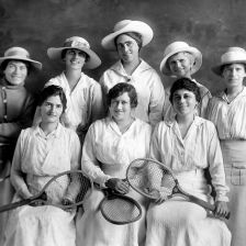Hráčky lawn-tennisu.