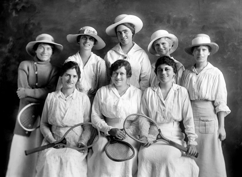 Jaké byly tenisové rakety neboli pletenky, se kterými se hrál tenis v minulosti: Zajímá vás, s jakými tenisovými raketami  se hrál…