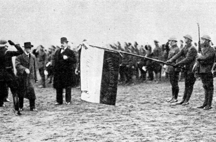zobrazit detail historického snímku: Přehlídka čestné čety.