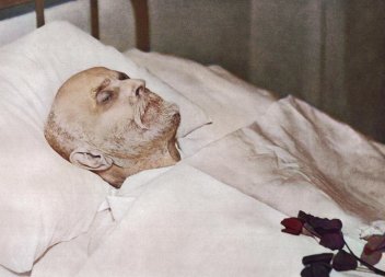 zobrazit detail historického snímku: President Osvoboditel Tomáš Garrigue Masaryk.