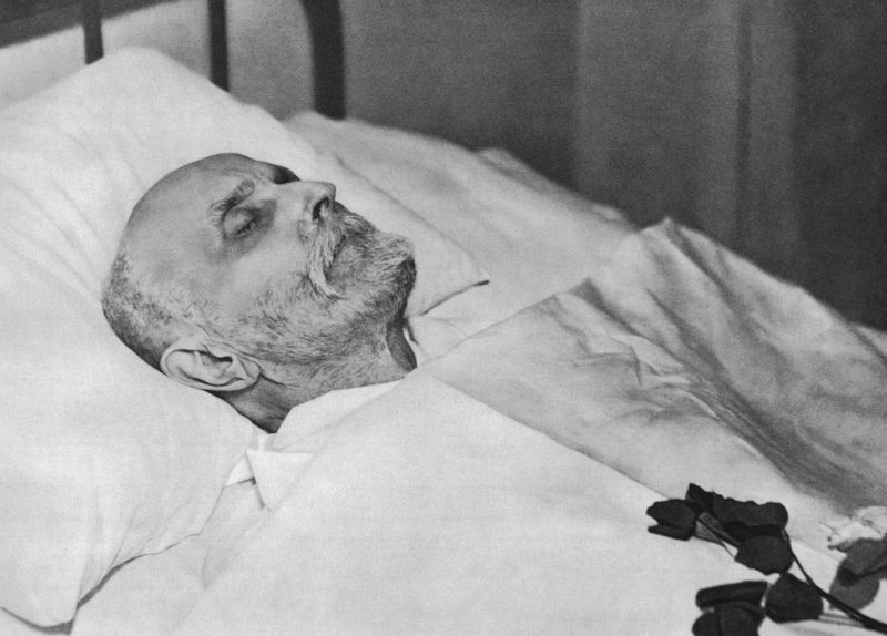 zobrazit detail historického snímku: President Osvoboditel Tomáš Garrigue Masaryk.