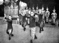 Thajský tradiční tanec s oštěpy: Jak v Thajsku, kdysi známém pod názvem Siam,...