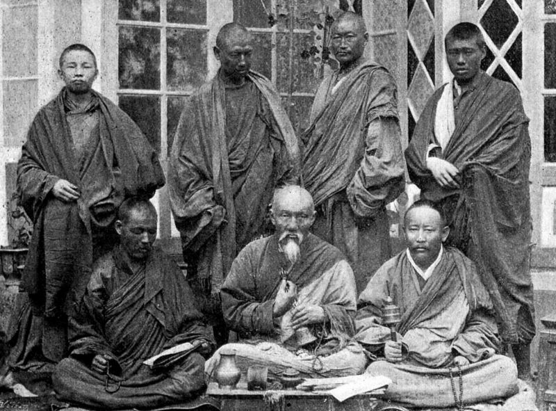 zobrazit detail historického snímku: Tibetští lamové.