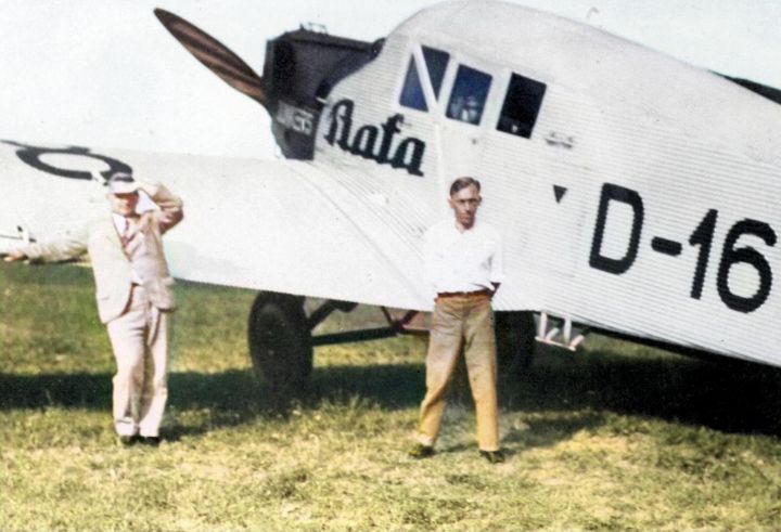 Tomáš Baťa a pilot Jindřich Brouček u letadla Junkers F 13. - klikněte pro zobrazení detailu