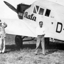 Tomáš Baťa a pilot Jindřich Brouček u letadla Junkers F 13.