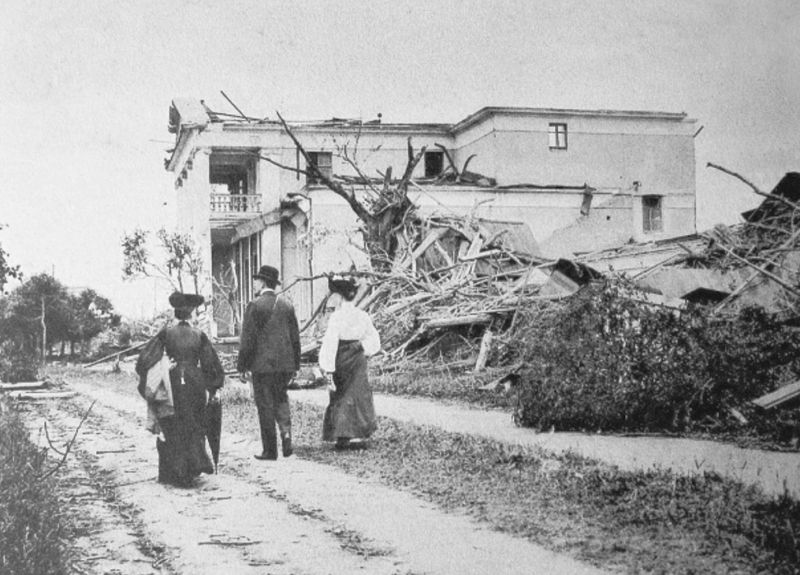 zobrazit detail historického snímku: Obrovský cyklon  v Moskvě.