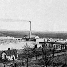 retro fotografie Celkový pohled na továrnu Laurin & Klement.