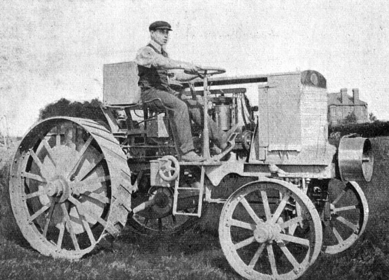 zobrazit detail historického snímku: Benzinová lokomobila firmy Ant. Dobrý v Mladé Boleslavi.