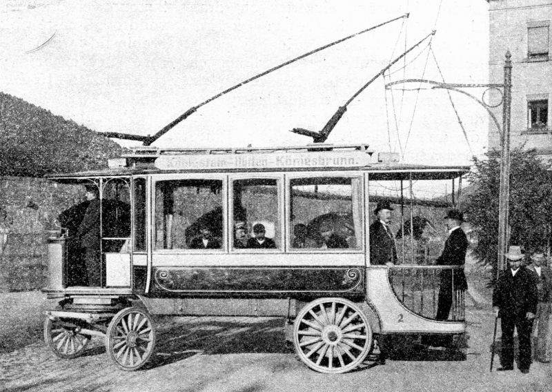 zobrazit detail historického snímku: Bezkolejné dráhy: Otáčení motorového vozu.