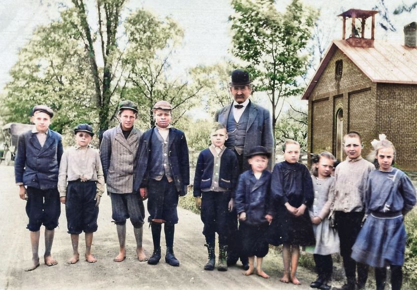 Rok 1888: Jaké školní budovy dětem zajistí nejlepší podmínky pro vzdělání?: Zítra se po prázdninách opět otevřou dveře škol a…