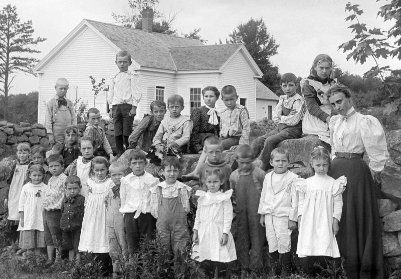 zobrazit detail historického snímku: Školní fotografie.