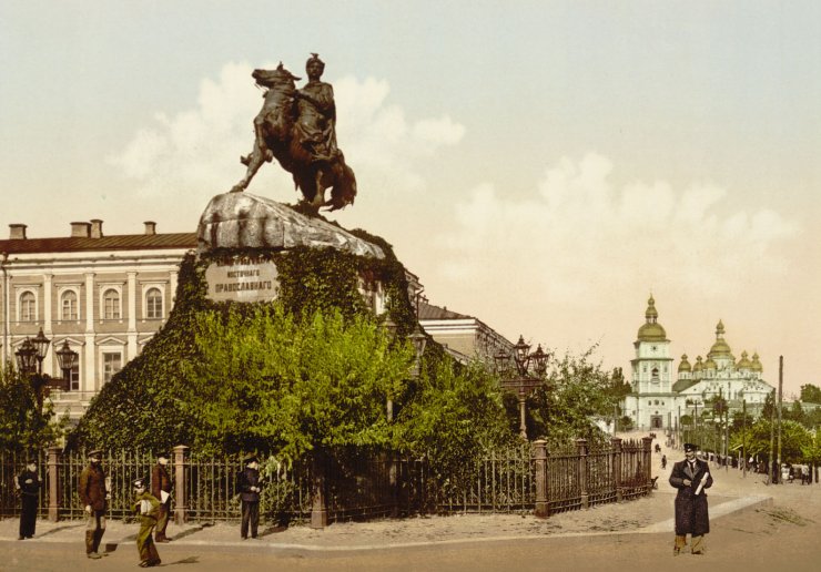 zobrazit detail historického snímku: Památník Bohdana Chmelnického.