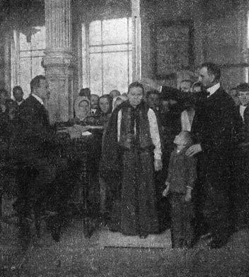 Ztěžování vystěhovalectví do Ameriky. Měření tělesných rozměrů vystěhovalcových. - klikněte pro zobrazení detailu